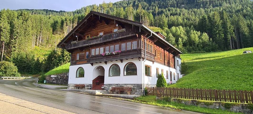 Ferienhaus für 2 Personen, mit Ausblick und Terrasse sowie Garten in Hainzenberg