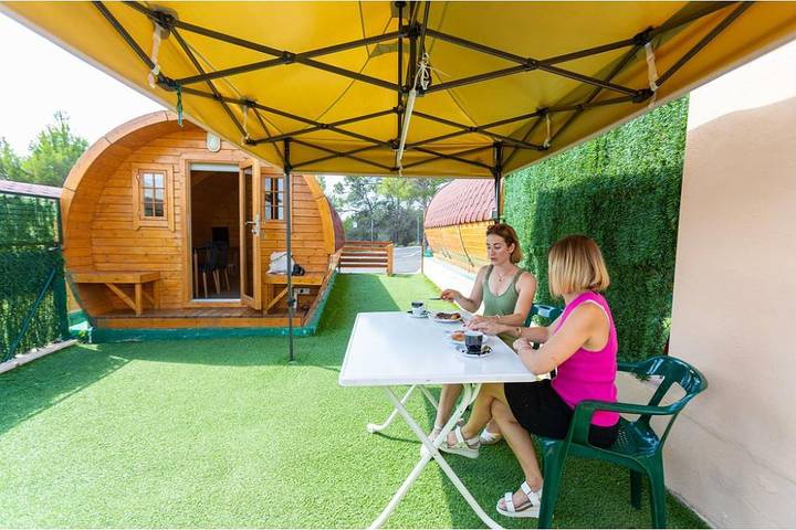 Camping para 4 personas, con jardín además de piscina y piscina para niños en Alt Palància - 2