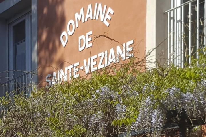 Mobile home in Bessan with terrace in Bessan, Mediterranean Coast (France)