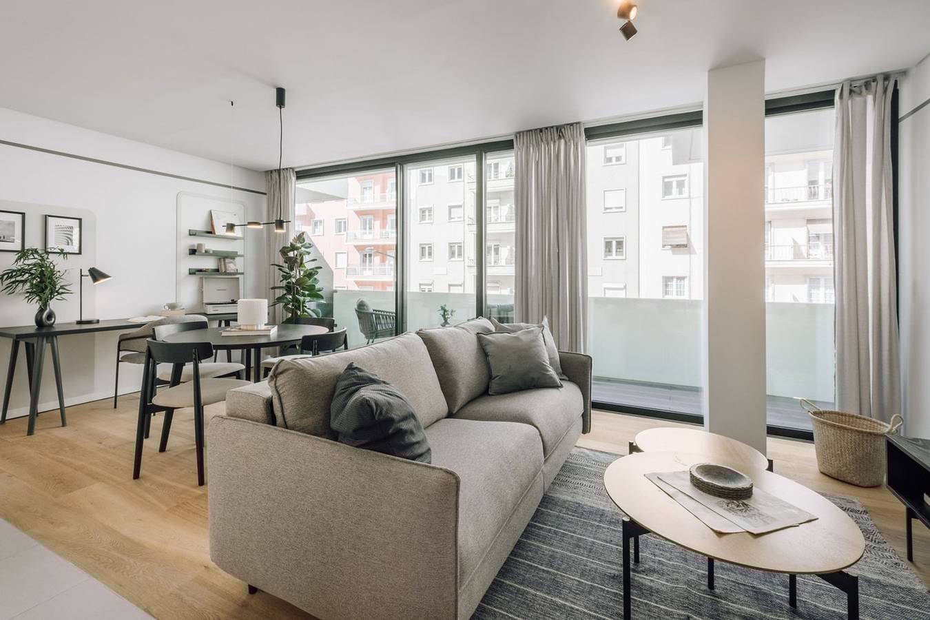 Entire apartment, Avencas - 2 bedrooms and shared pool in Campolide in Lisbon, Costa de Lisboa