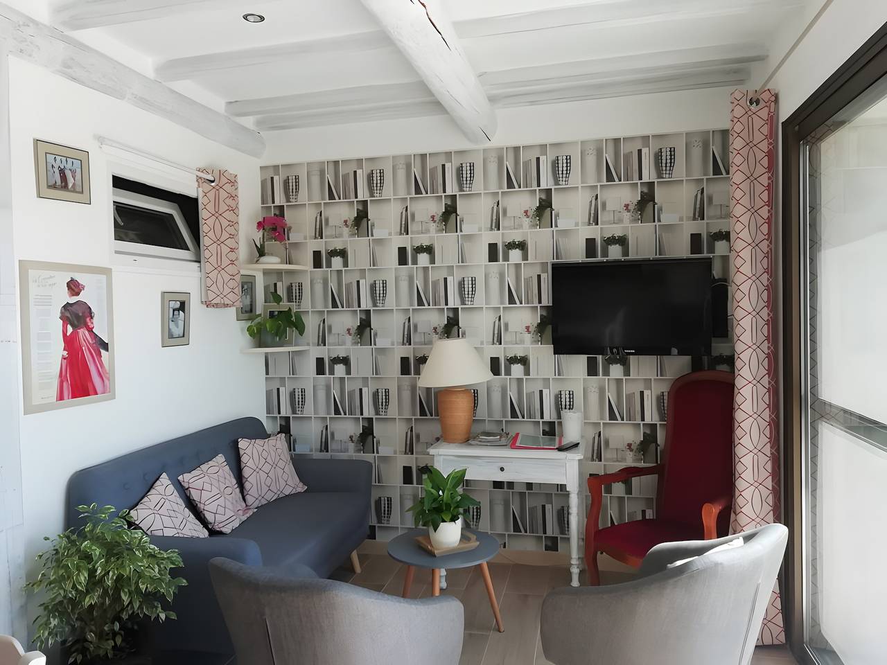 Holiday Home 'Gîte Giulia' with Shared Pool, Wi-Fi and Air Conditioning in Mouriès, Arles region