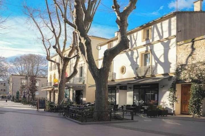 Apartamento entero, Vénus Apartment - 100 m² with outdoor Spa in the heart of Lunel in Lunel, Costa mediterránea (Francia)