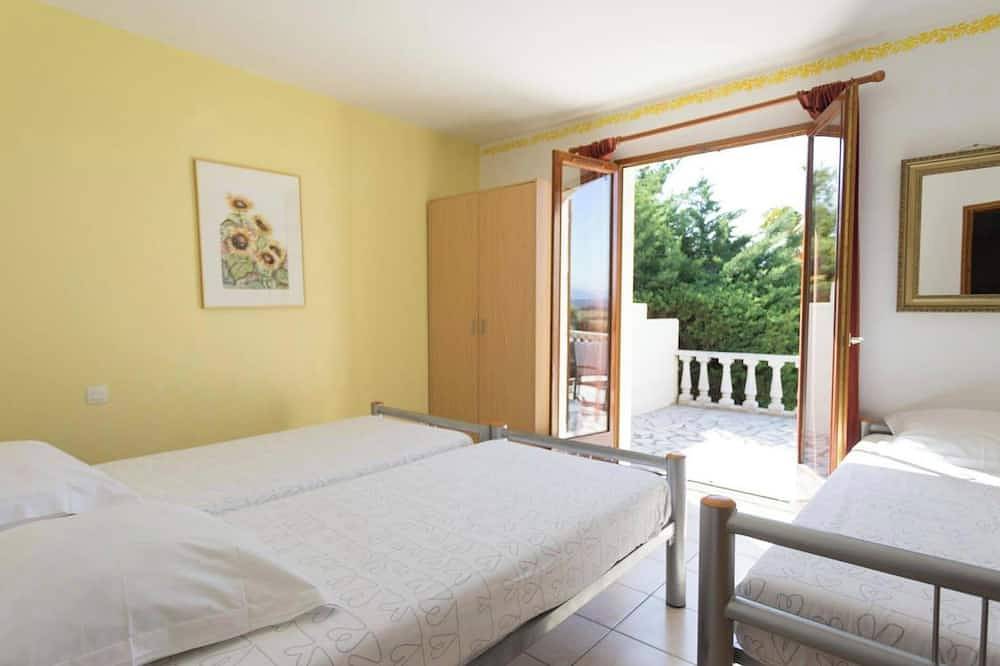 Villa with private pool and vineyard views in Beaufort, Canal du Midi