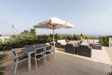 Villa With Pool for 16 People in Naxxar, Malta Island, Photo 1