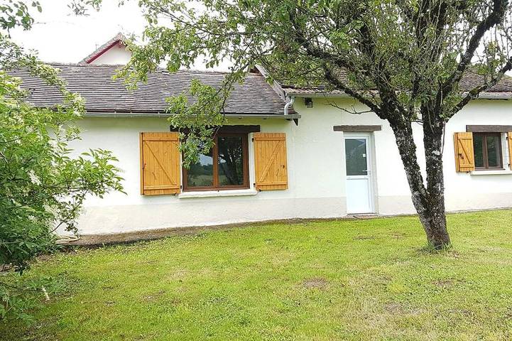 Maison de vacances pour 3 personnes, avec Jardin à Sarrazac