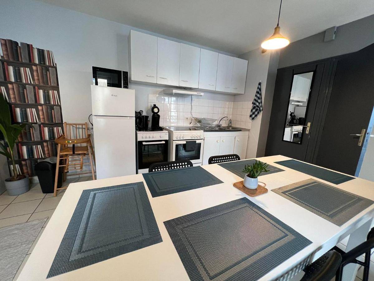 Appartement entier, Two-Bedroom Apartment in Carhaix-Plouguer, Région de Châteaulin