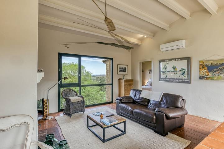 Apartamento entero, Apartamento 'El Pedró Panoramic' con vistas a la montaña, Wi-Fi y aire acondicionado in Ventalló, Alt Empordà