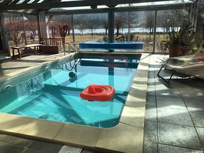 Location de vacances pour 8 personnes, avec terrasse ainsi que vue et piscine à Saint-Point-Lac - 2