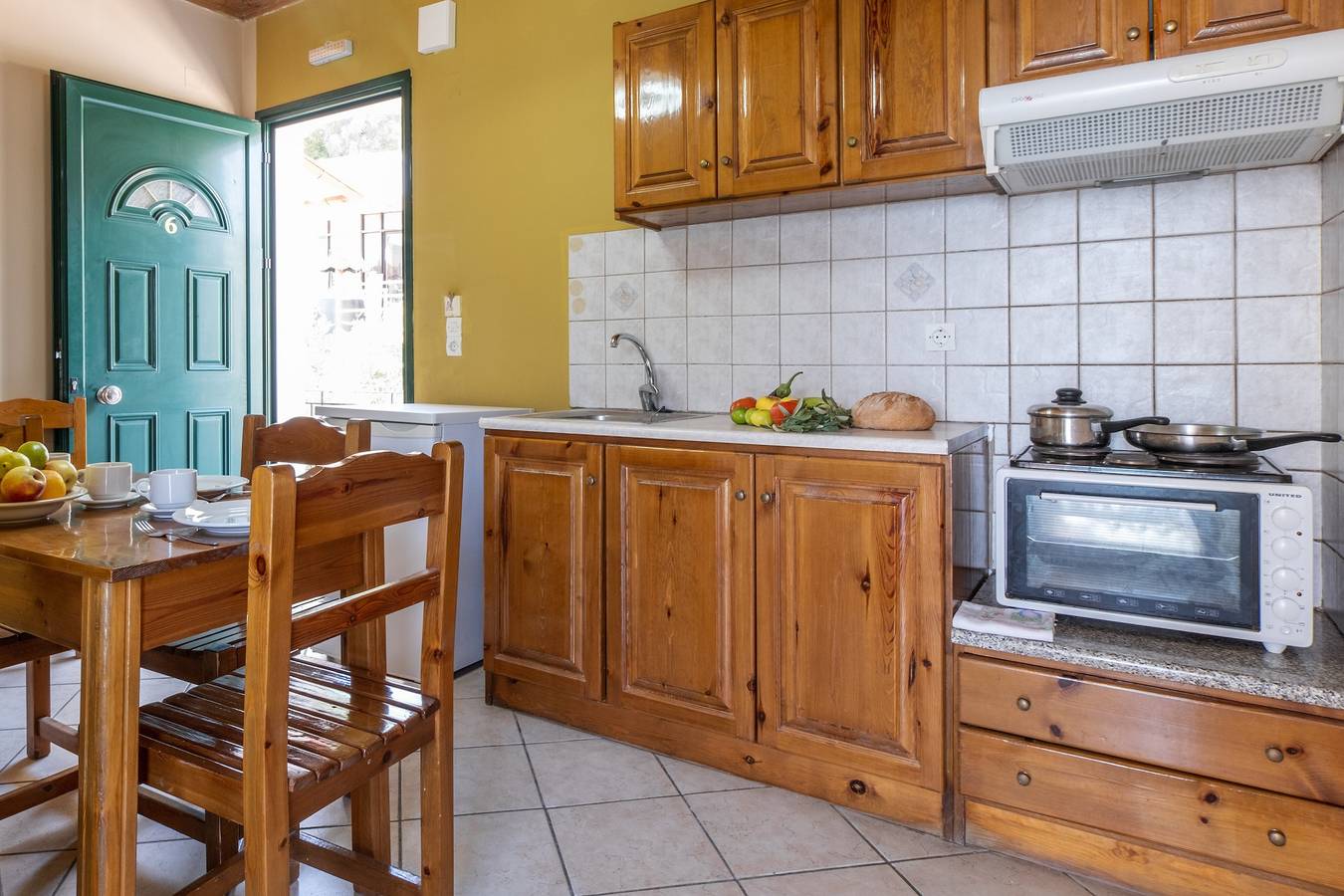 Vakantiewoning 'Apostolos Appartement 6' aan het strand met balkon & Wi-Fi, foto 12