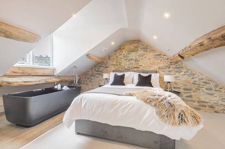 Stunning Grade 2 Listed Cottage that sleeps 8 in the heat of Kirkby Lonsdale in Kirkby Lonsdale, Yorkshire Dales National Park