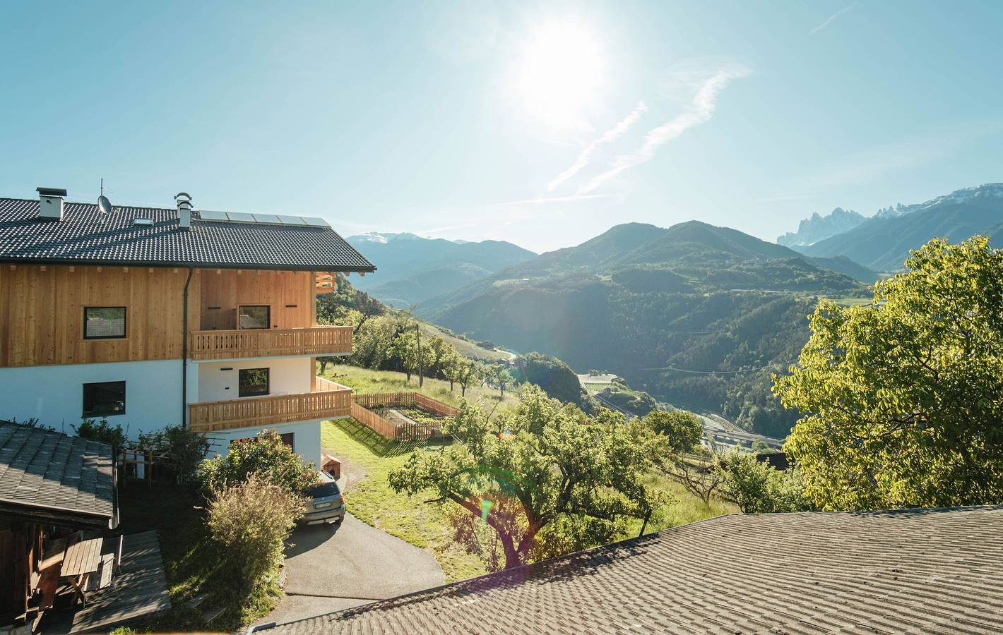 Zimmer 'Oberhemberger Hof Dreier' mit Bergblick, Gemeinschaftsterrasse und Wi-Fi in Feldthurns, Dolomiti Superski