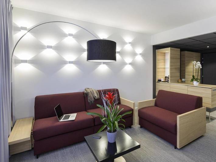 Hôtel pour 3 personnes, avec vue ainsi que piscine et jardin dans Futuroscope - 2