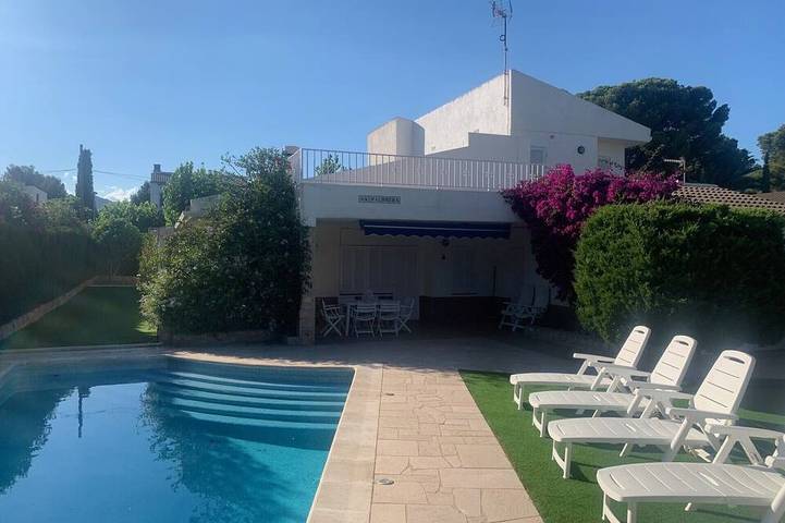 Maison de vacances pour 11 personnes, avec piscine, animaux acceptés à Calafat