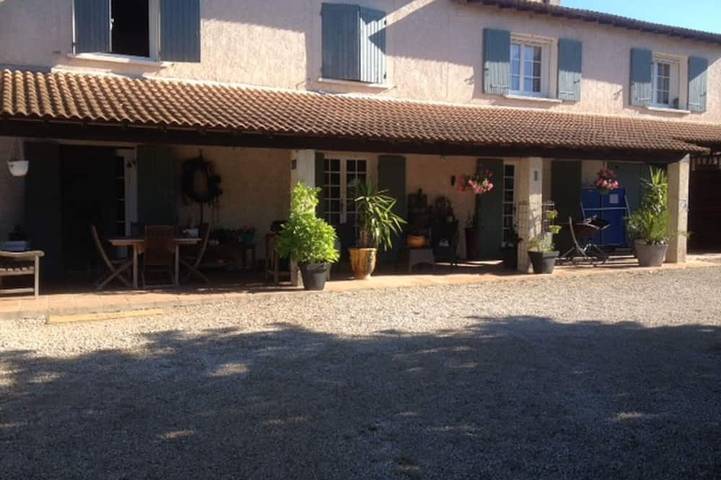 Gîte pour 4 personnes, avec Jardin et Piscine en Camargue