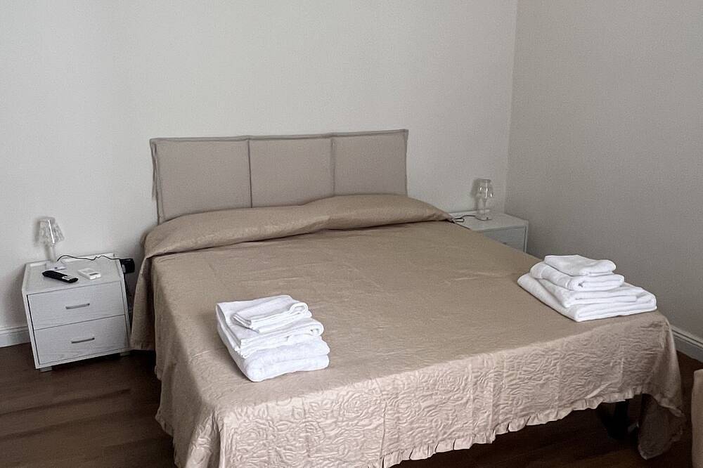 Entire apartment, Reggioduomo located in the historic center: 50 mt.  Cathedral 350 mt. waterfront in Reggio Calabria, Reggio Calabria Province
