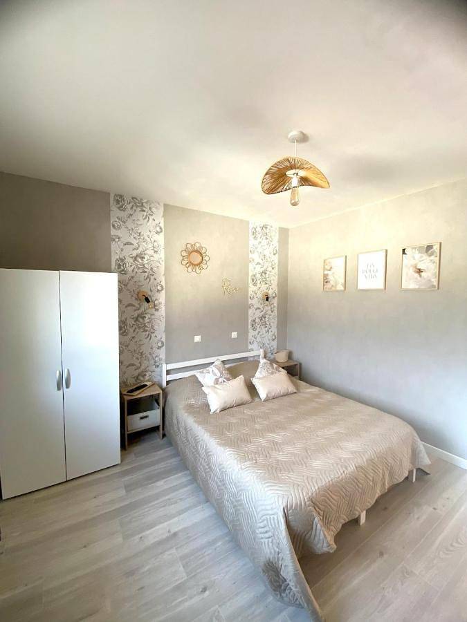 Gîte pour 2 personnes, avec vue et jardin dans Office De Tourisme De Lamalou Les Bains