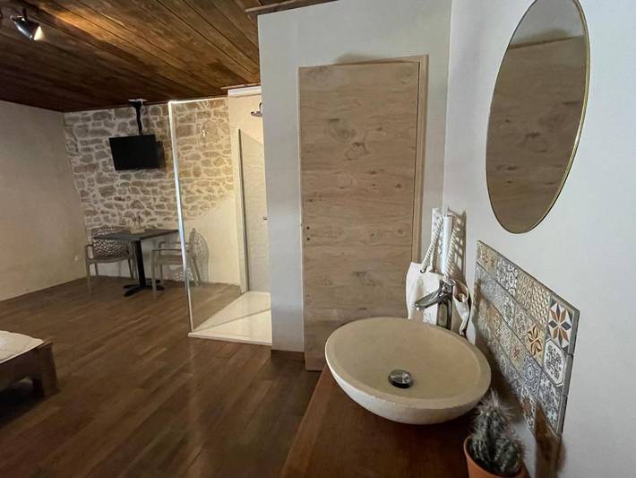 Chambre d’hôte pour 2 personnes, avec sauna et jacuzzi ainsi que jardin et piscine dans le Jura - 3