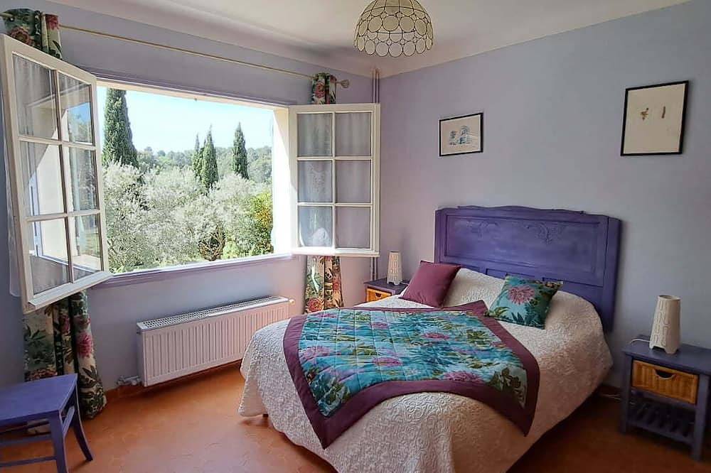 Barjols - Villa Équipée 2 à 8 Pers / 2000 m² Jardin in Barjols, Región Brignoles