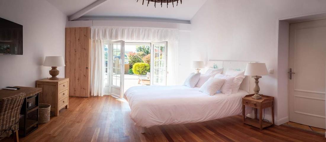 Maison d’hôte pour 3 personnes, avec vue et piscine ainsi que terrasse et jardin au Pays basque - 2