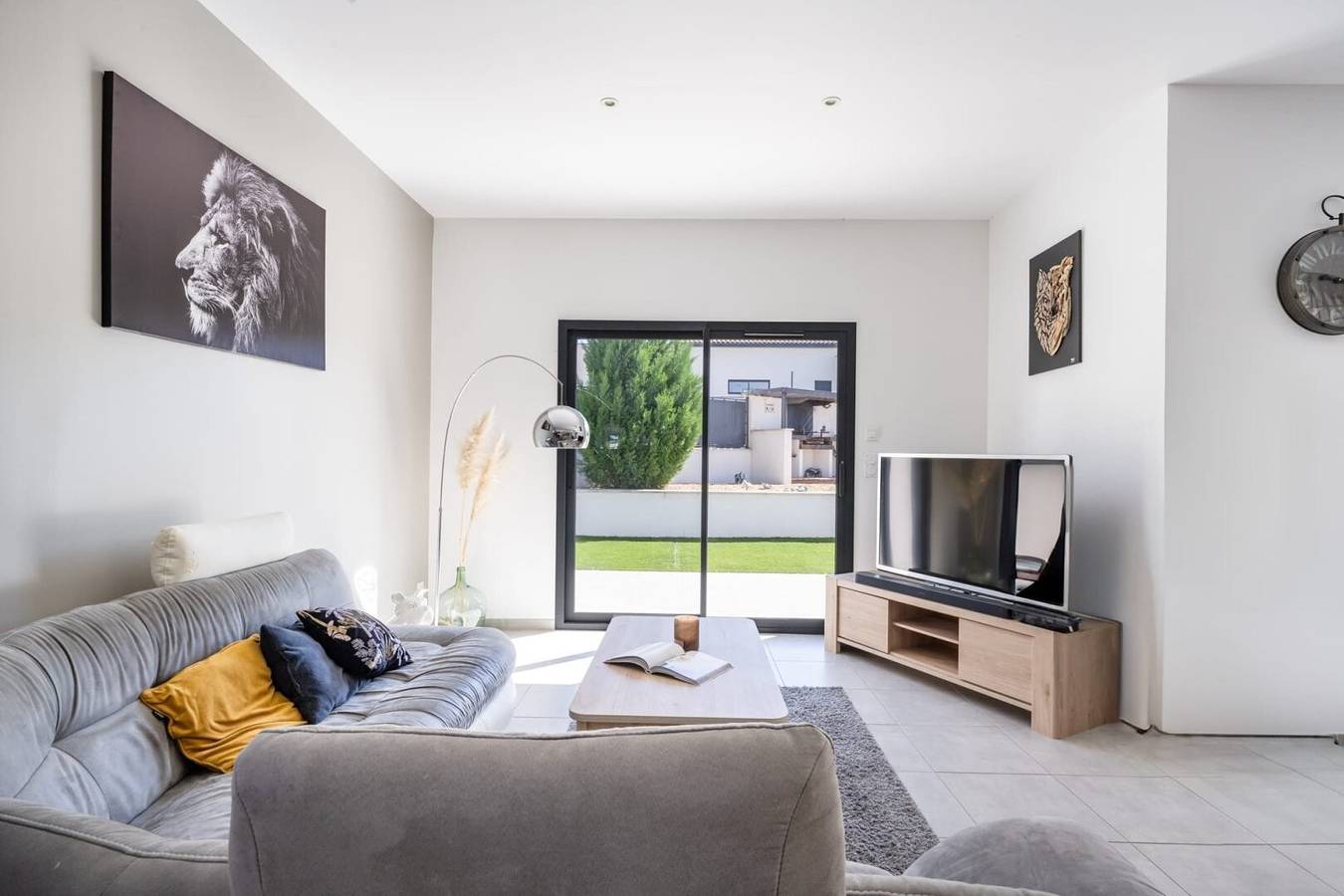Air-conditioned Villa for 6 in the Heart of Provence with Private Pool in Saint-Romain-en-Viennois, Parc naturel régional du Mont-Ventoux