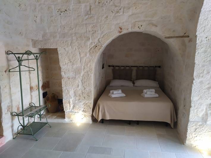 Villa "Trullo Libellula" with Private Garden, Private Pool, and Wi-Fi in Ceglie Messapica, Salento