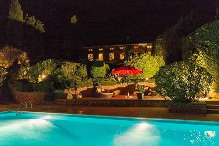 Villa pour 14 personnes, avec jardin ainsi que piscine et vue, animaux acceptés