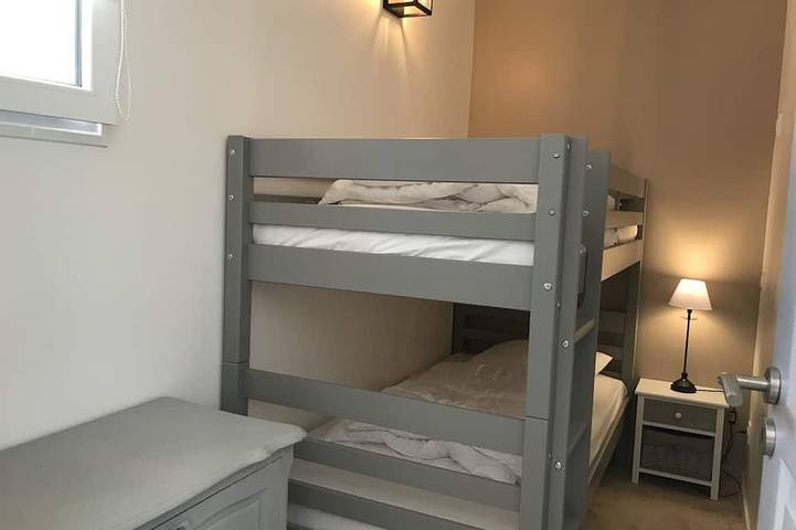 Gîte pour 6 personnes, avec piscine ainsi que jacuzzi et terrasse à Arpaillargues-et-Aureillac - 3