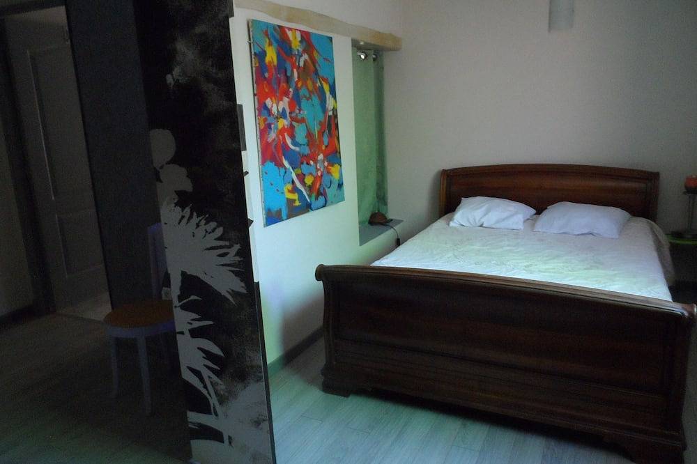 Maison climatisée  2 chambres  piscine (12h à 19h) animaux acceptés in Villeneuve-lès-Avignon, Région de Nîmes