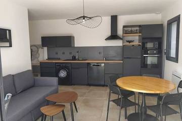 Gîte pour 4 personnes, avec terrasse ainsi que jacuzzi et jardin à Ventiseri