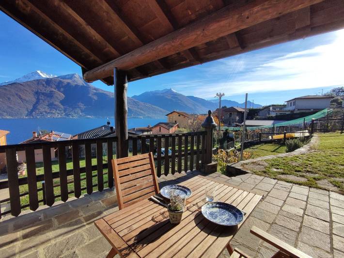 Ferienhaus für 2 Personen, mit Garten und Seeblick