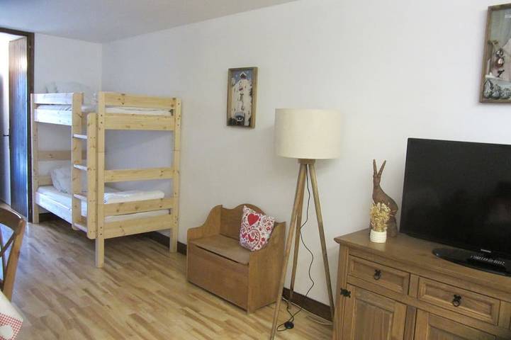 Gîte pour 4 personnes, avec terrasse dans Office De Tourisme Des Contamines Montjoie - 2