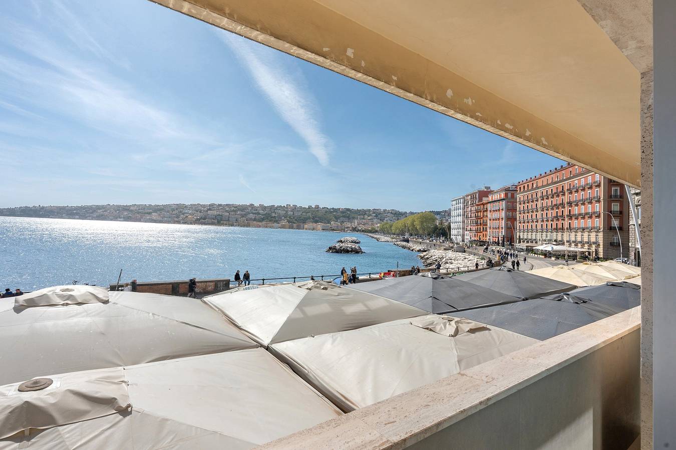 Zimmer 'Luxury Fronte Mare Con Jacuzzi' mit Balkon, Wi-Fi und Klimaanlage in Neapel, Neapel Provinz