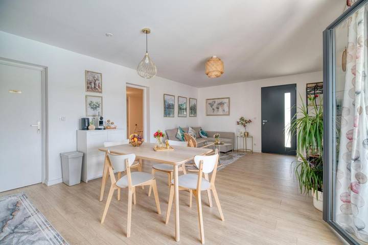 Gîte pour 4 personnes, avec piscine ainsi que vue et jardin à Aureville - 3