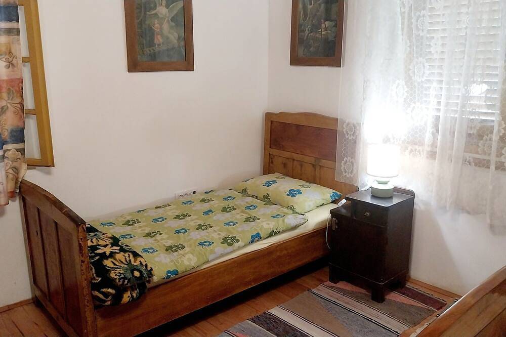 Fabulous 2-bedroom cottage in Staro Petrovo Selo in Brod-Posavina