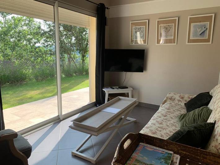 Location de vacances pour 12 personnes, avec jacuzzi et piscine ainsi que terrasse et jardin à Silhac - 4