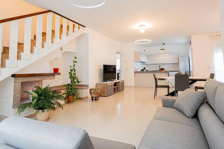 Gîte pour 5 personnes, avec Balcon et Terrasse ainsi que Jardin et Vue à Mozzagrogna