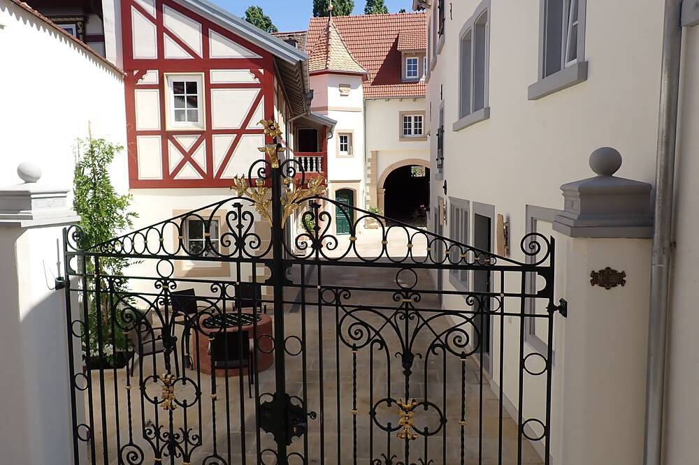 Ganze Wohnung, Ferienwohnung \"Kirschgarten\" im alten Weingut in Großkarlbach, Deutsche Weinstraße