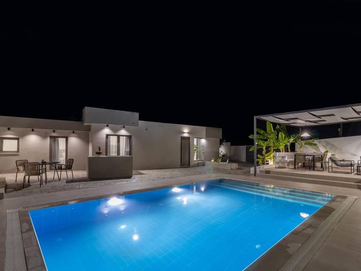 Ferienhaus für 3 Personen, mit Pool und Garten