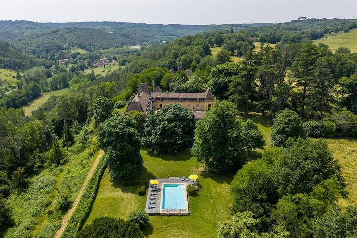 Location de vacances pour 16 personnes, avec piscine ainsi que vue et balcon à Urval - 2