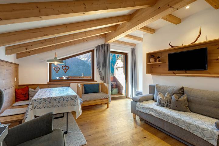 Ganze Wohnung, Apartment 'Alpenblau' mit Bergblick, Balkon und WLAN in Sand in Taufers, Kronplatz