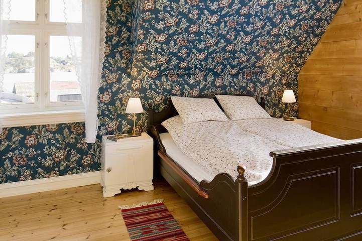 Beautiful historic Norwegian house in picturesque fishing village. in Sund