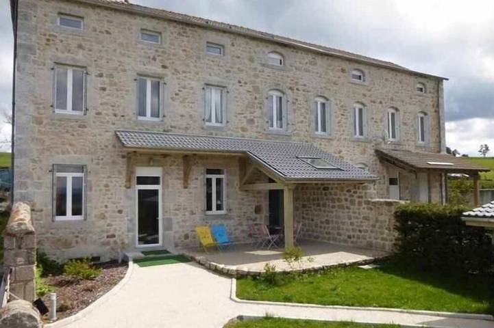 Gîte pour 6 personnes, avec jardin, animaux acceptés dans Le Mas-de-Tence
