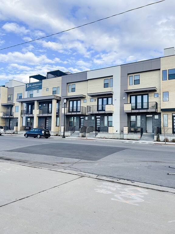 Luxury Downtown Spacious 3 bedroom New Modern Townhome in Provo, Utah Lake