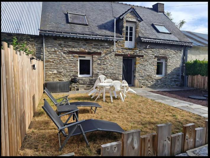 Location de vacances pour 4 personnes, avec Terrasse ainsi que Jardin et Vue à Missiriac