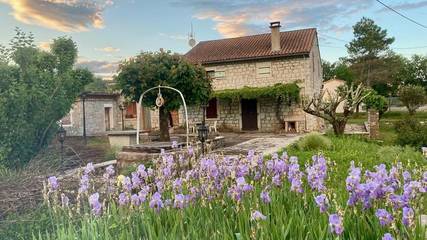 Gîte pour 2 personnes, avec terrasse et jardin à Ruoms