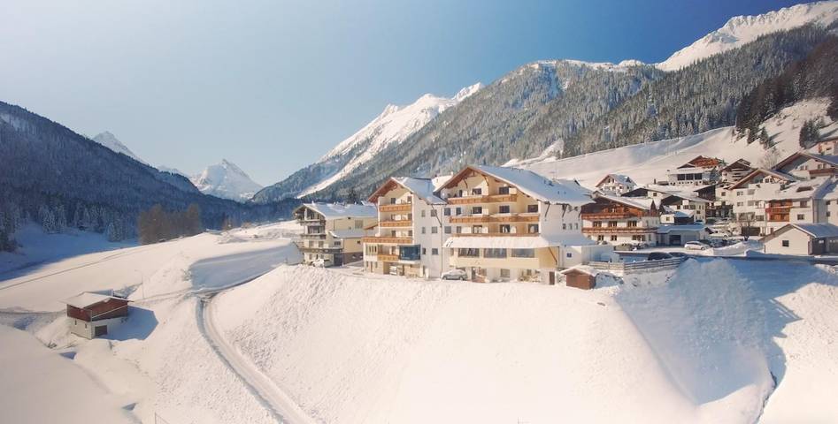Hotel für 3 Personen, mit Balkon und Sauna sowie Ausblick in Ischgl - 2