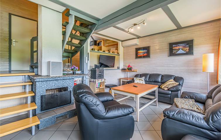 Modernes Apartment mit Terrasse und Parkplatz in Ibra in Reimboldshausen, Kirchheim
