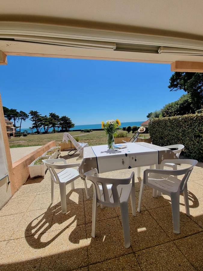 Gîte pour 4 personnes, avec vue et jardin dans Plage de La Birochère - 3