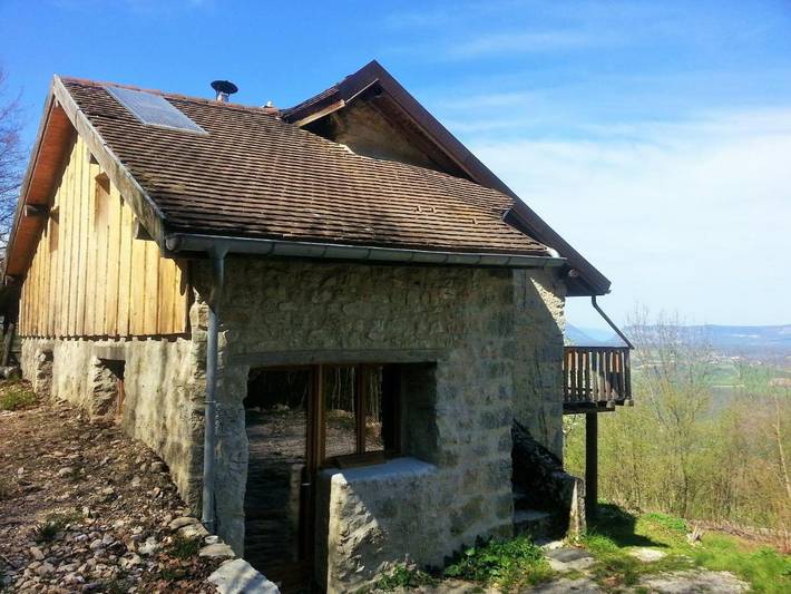 Albergue para 2 personas, con vistas además de jardín y vistas al lago en Francia