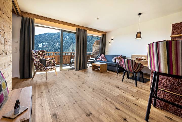 Hel lejlighed, Apartment "Mulin Loise" next to the Skiing Area with Mountain View, Sauna & Garden in Valles, Mühlbach